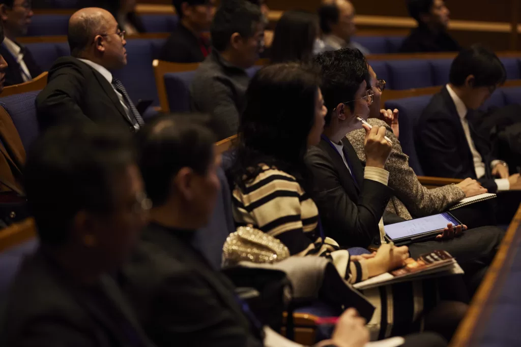 講演を聴く先生方